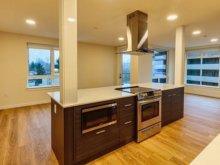 9040 NE Juanita Dr #101 — Photo 2