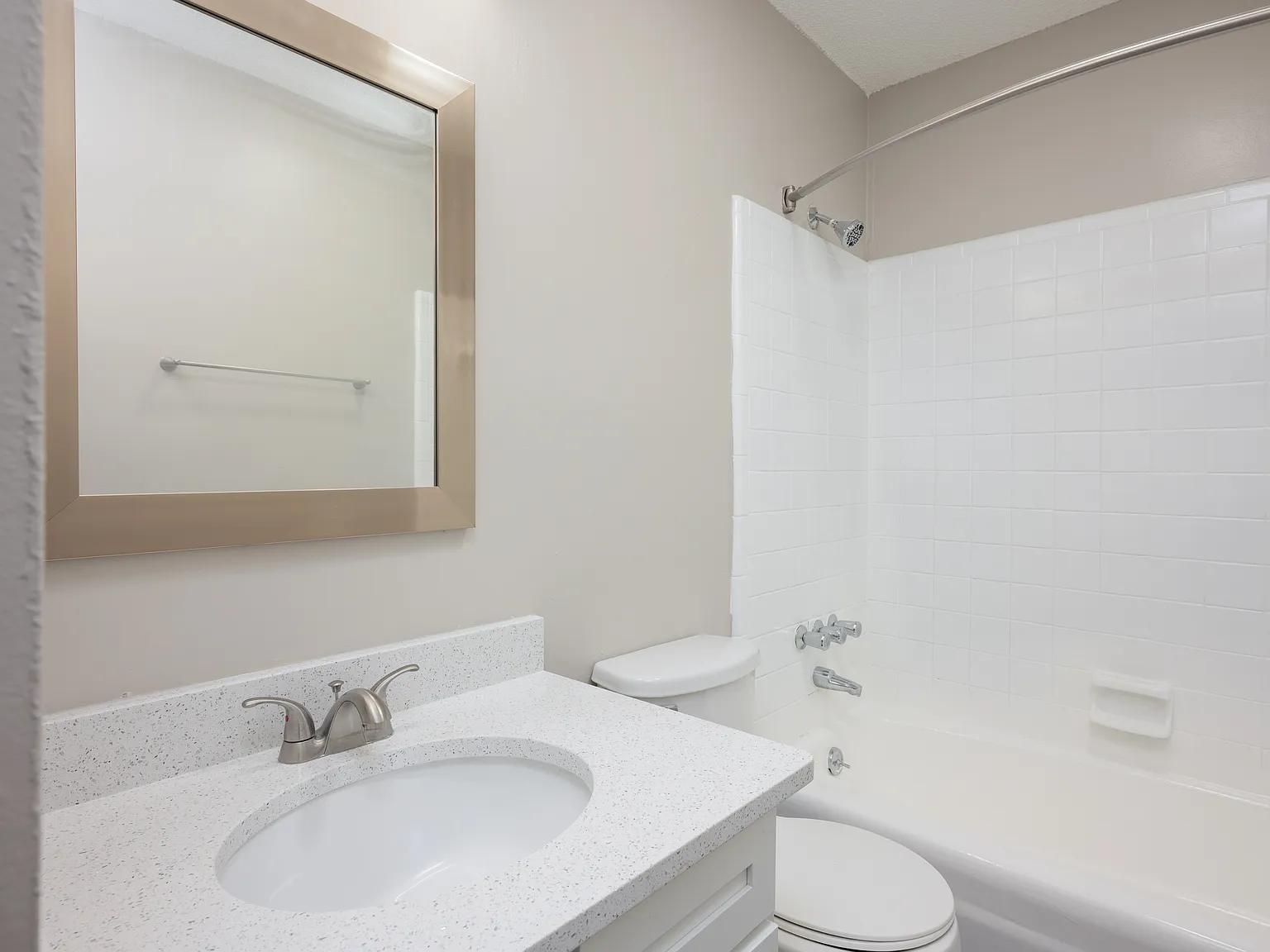 Cedar Trace Apartment Homes — Photo 2