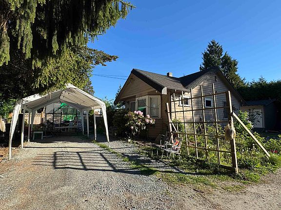 3rd image of 2127 King George Blvd