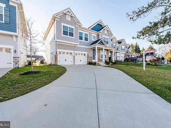 3rd image of 28 Eden Terrace Ln