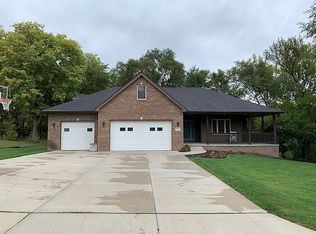 3118 Davy Jones Dr, Plattsmouth, NE 68048