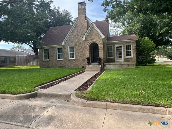 1004 E 10th St, Cameron, TX 76520