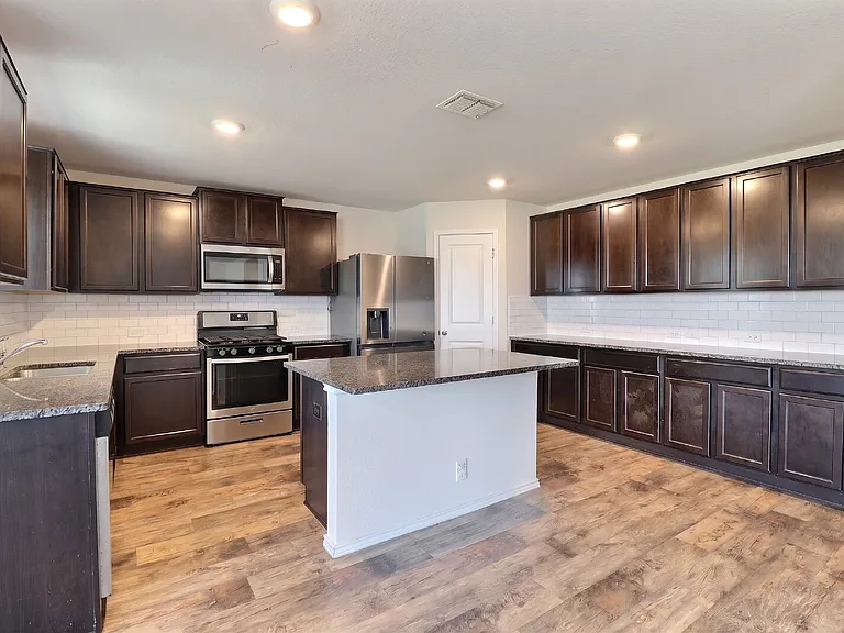 6211 Beech Trail Dr — Photo 7