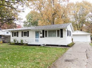 305 9th Ave, Hiawatha, IA 52233
