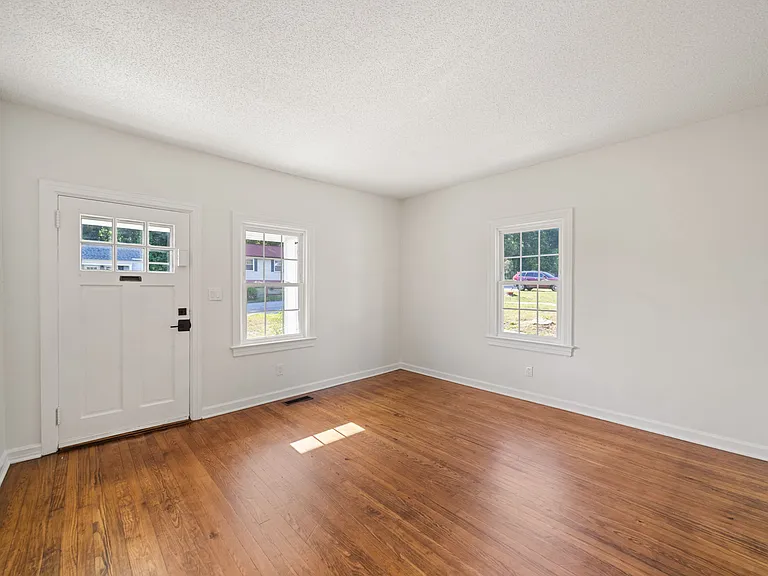 2312 Maple St — Photo 16