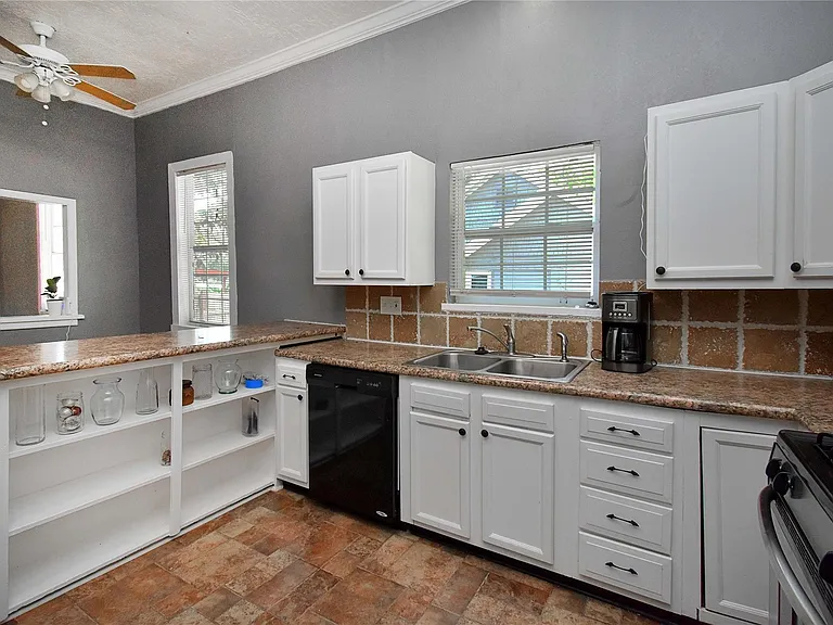 504 Green St — Photo 8