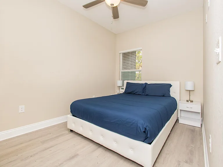 1812 W Gadsden St — Photo 37