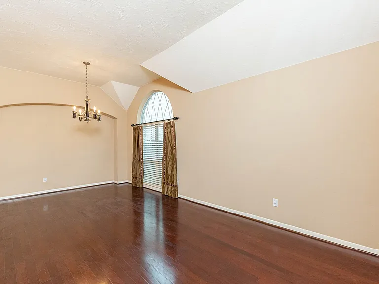2201 Signal Hill Dr — Photo 8