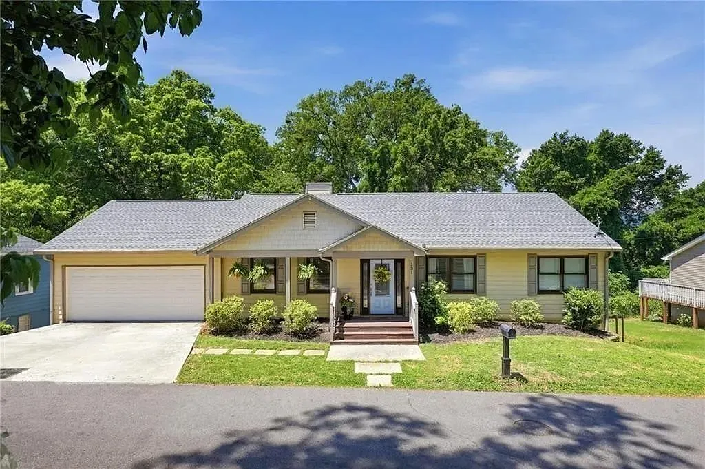 5 bed, 2944 sqft, $3,200 — Photo 1