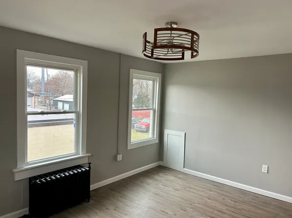 413 W Turkeyfoot Lake Rd, Akron, OH 44319