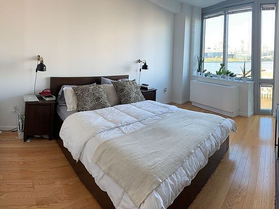 5th image of 4545 Center Blvd APT 1709