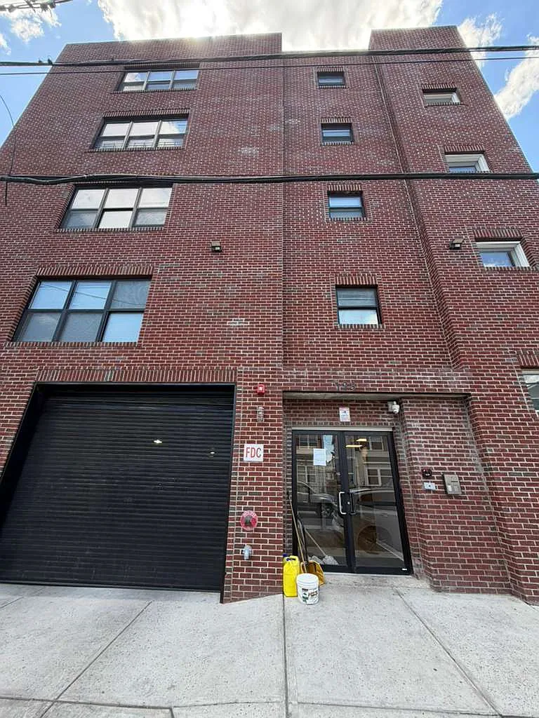 1 bed, $1,718 — Photo 1
