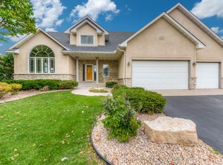 6911 Cambridge Rd, Shakopee, MN 55379