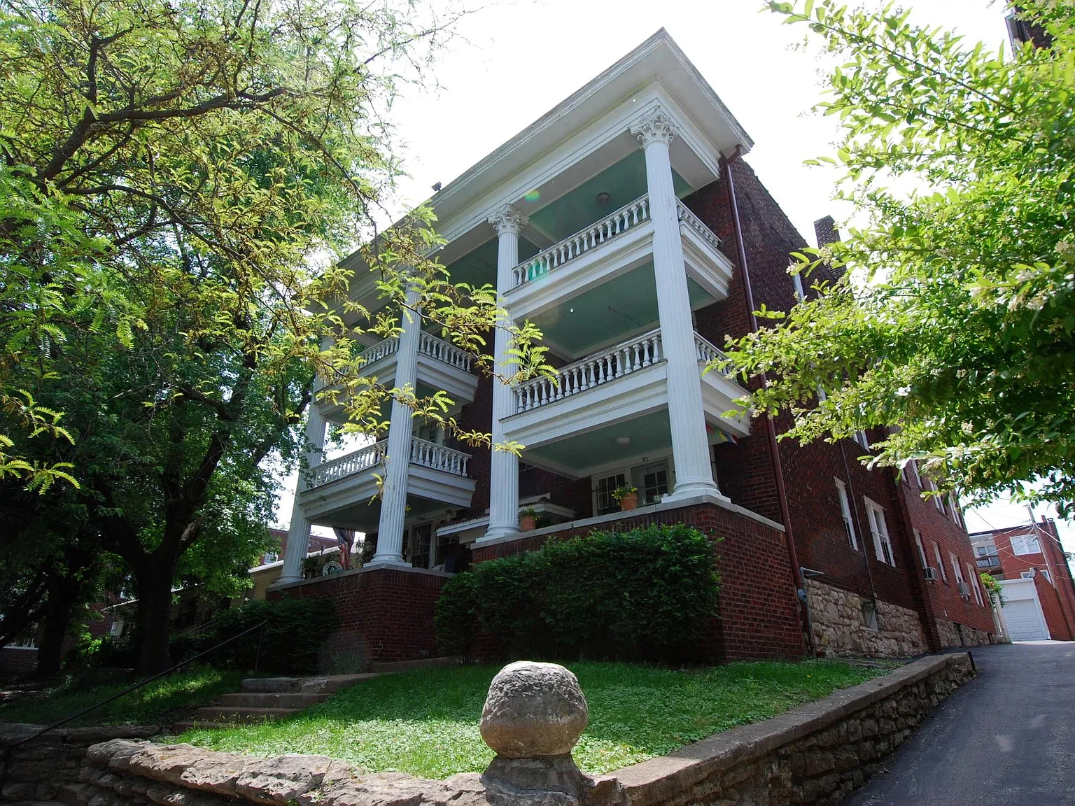 4302 Oak Street — Photo 2