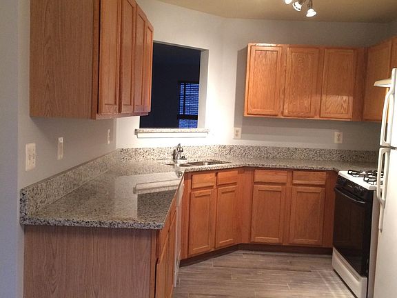 Eat-In kitchen