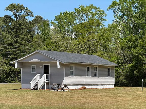 3rd image of 8365 Silver Rd
