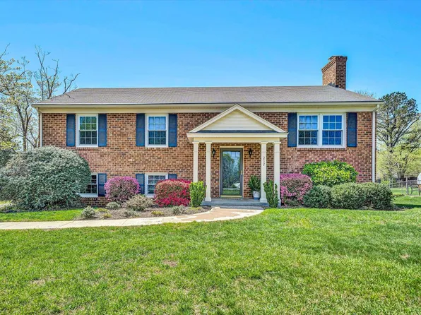 212 Maple Hills Dr, Lynchburg, VA 24502