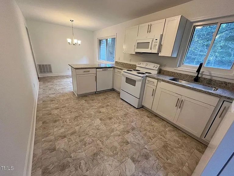 916 Forge Rd — Photo 28