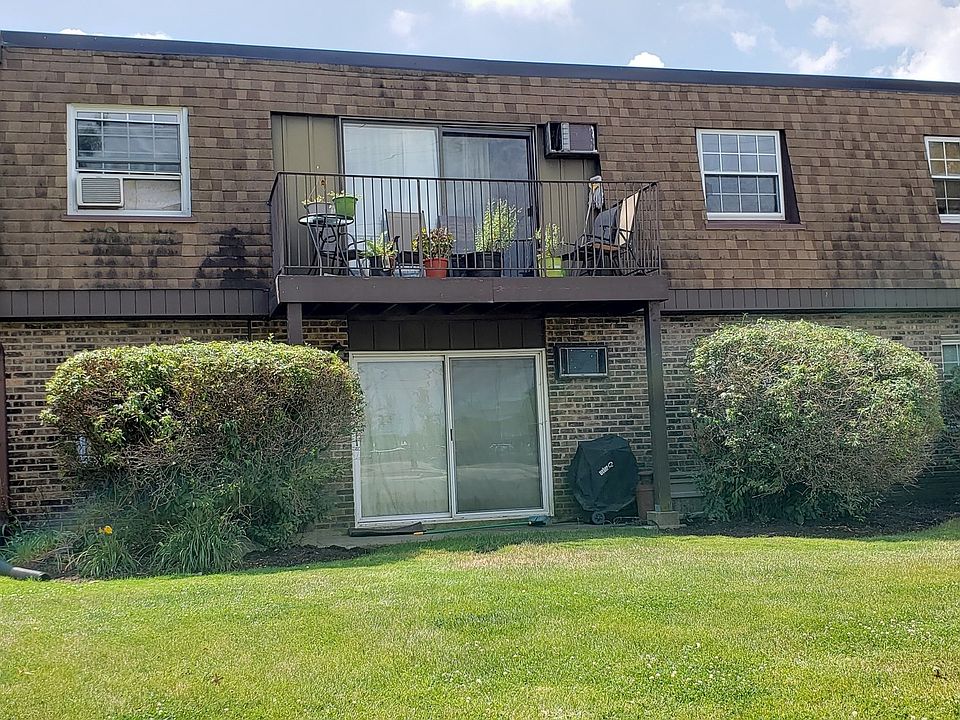 This is a first floor unit facing 63rd St