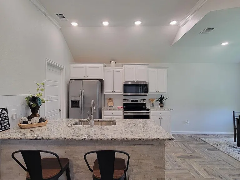 117 E Valley Dr — Photo 6