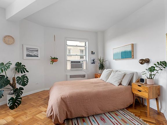 5th image of 34 Plaza St E APT 1001