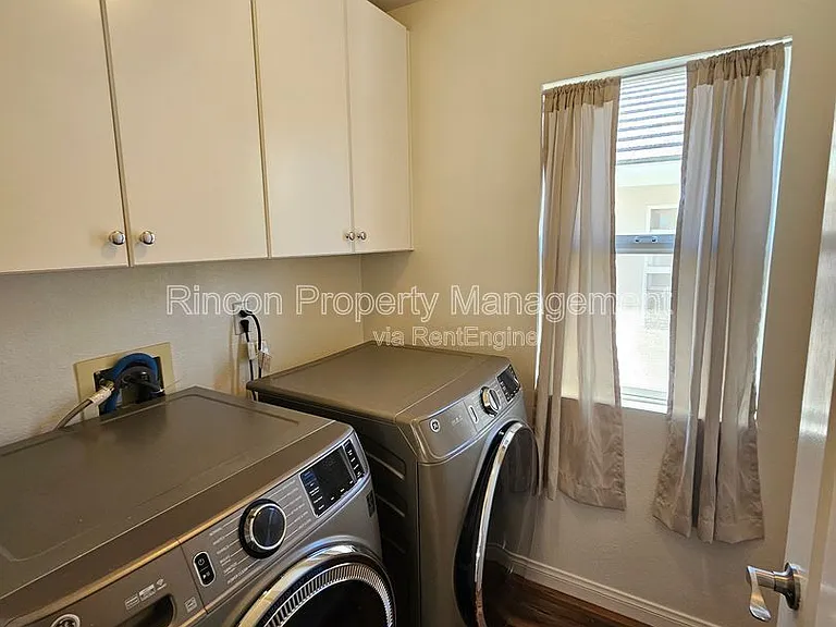 4782 Templeton St — Photo 28