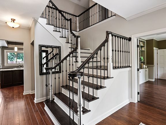 4th image of 250 Bridlewood Ln