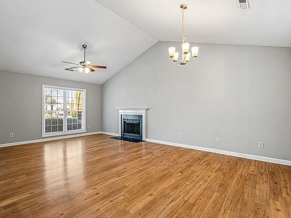 5th image of 811 Valley Oak Dr