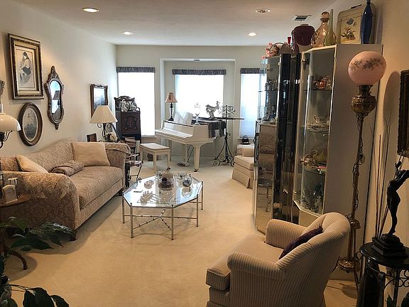 Sunken Living Rm & Ad Window