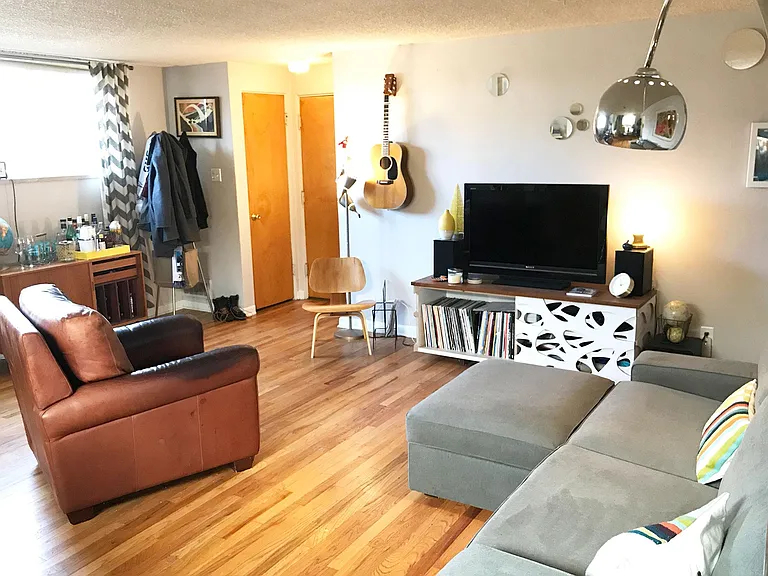 1547 Jackson St — Photo 3