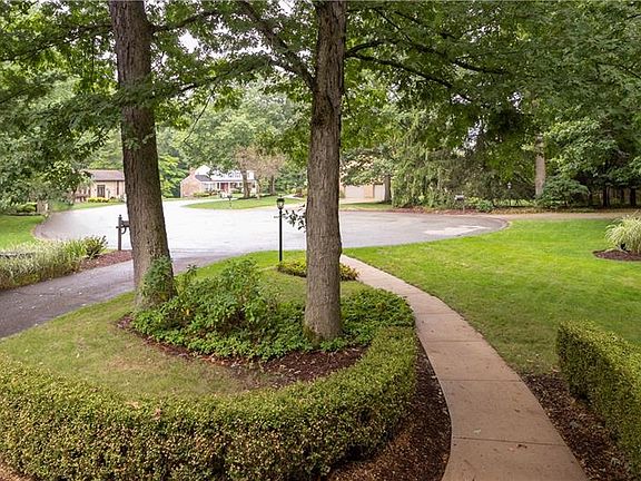 3rd image of 4112 Devonwood Ct