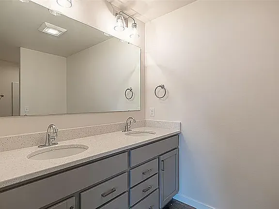 1175 Exchange St — Photo 17