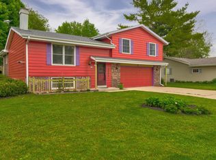 170 Fox Glen Rd, Fredonia, WI 53021