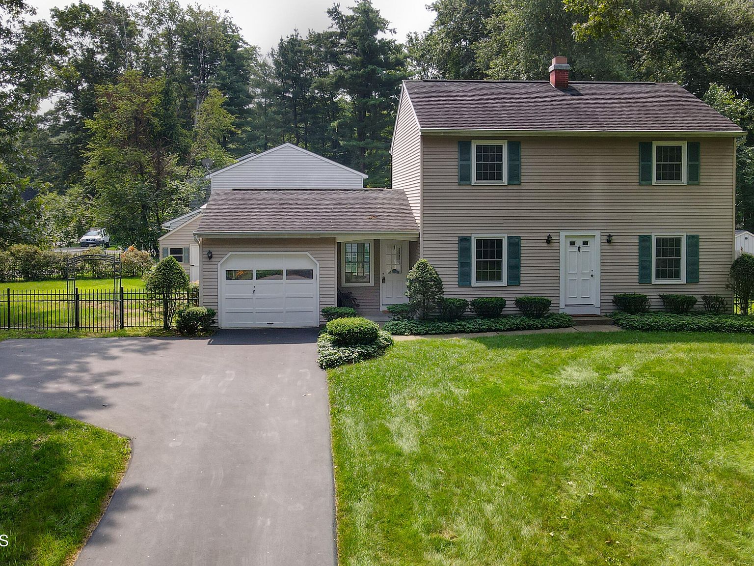 21 Huntwood Drive, Clifton Park, NY 12065 Zillow