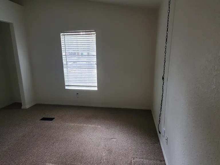 621 S 29th Dr — Photo 17