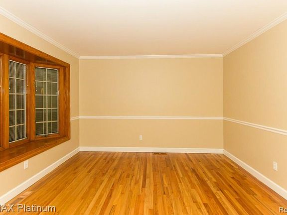 2nd image of 3315 Fernwood Ave