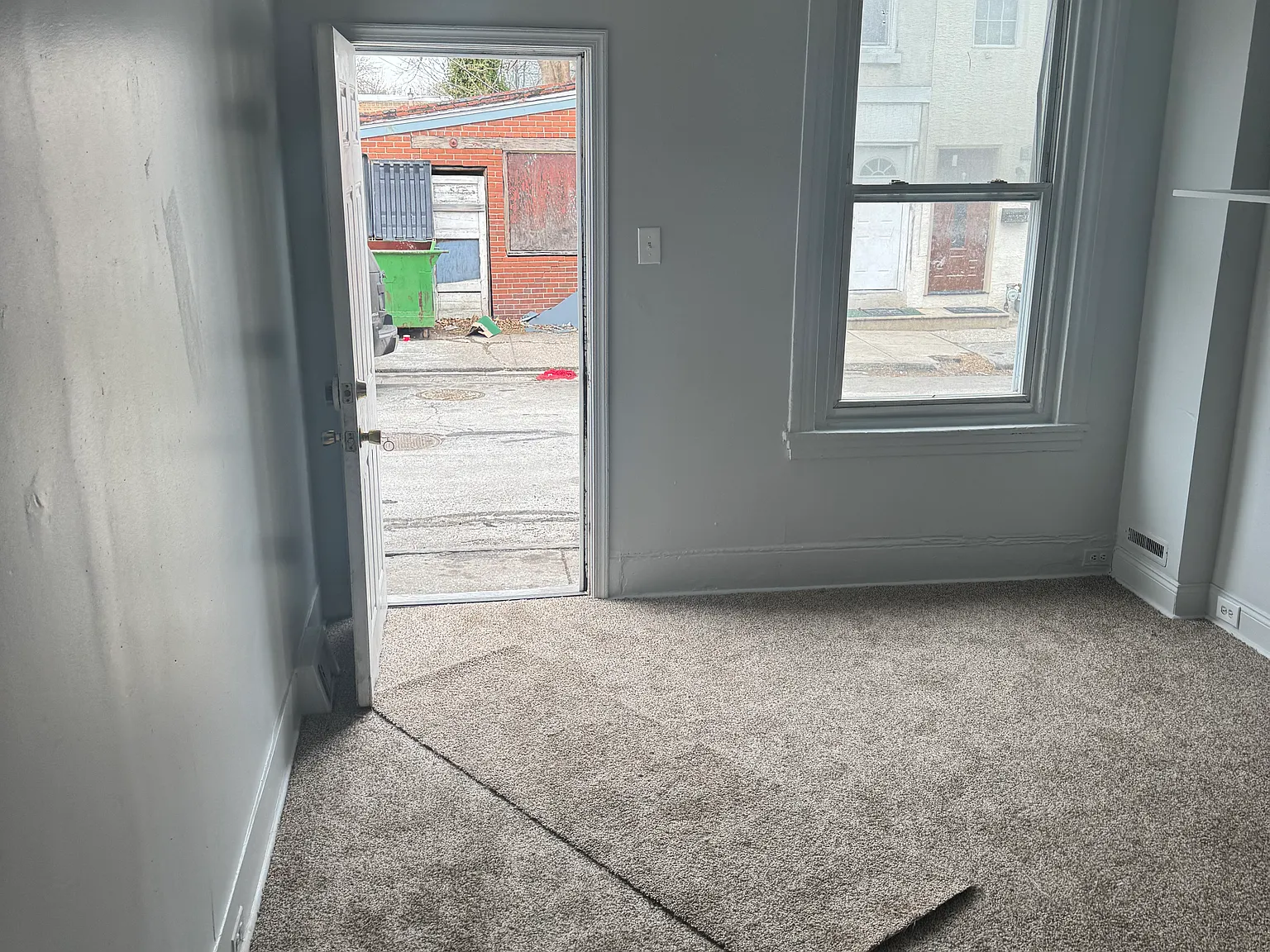 4 bed, 1280 sqft, $2,100 — Photo 4