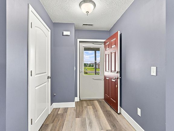 3rd image of 130 Chapel Chase Dr