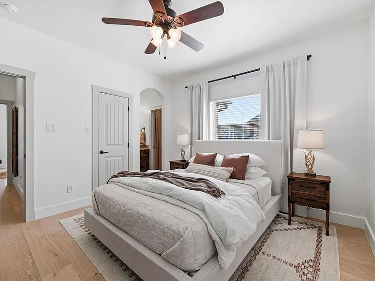 570 S Point Ct — Photo 13