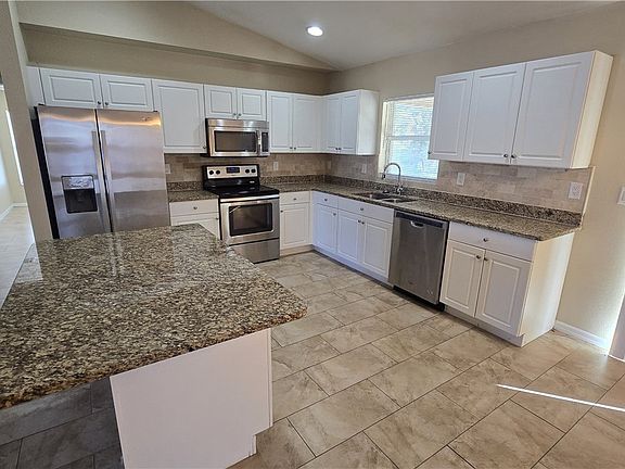 3rd image of 2217 NE 10th Ave