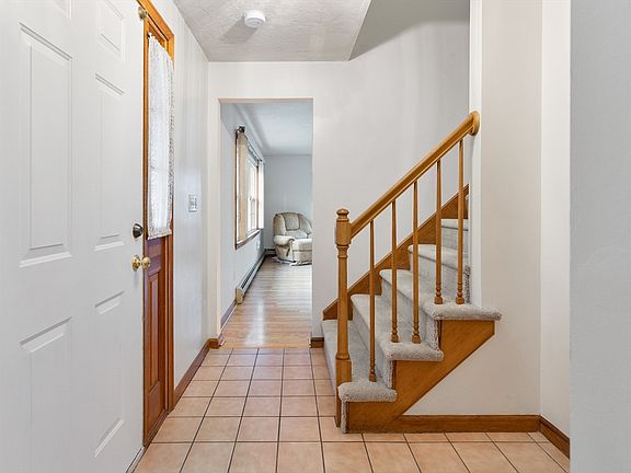 5th image of 150 Indian Meadow Dr