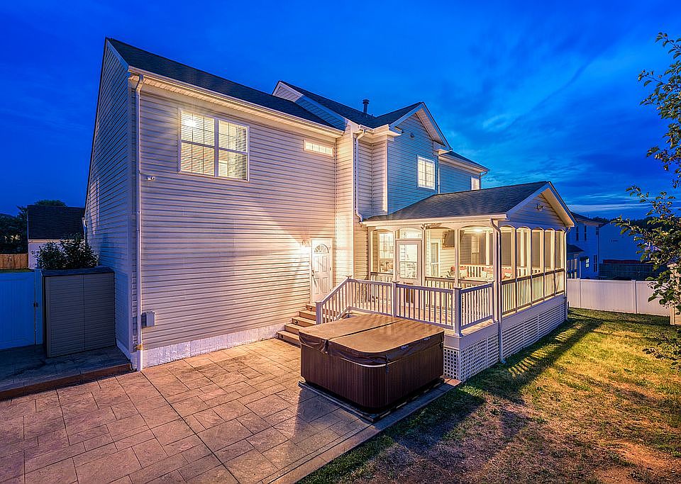 2nd image of 25 Indian Wood Ln