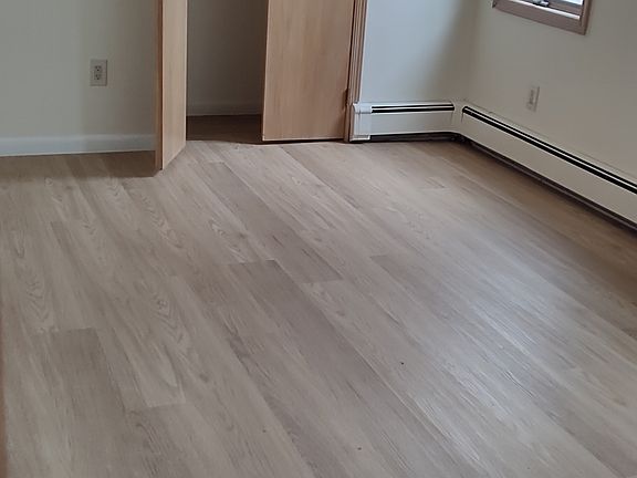 4th image of 93 Litchfield Ave