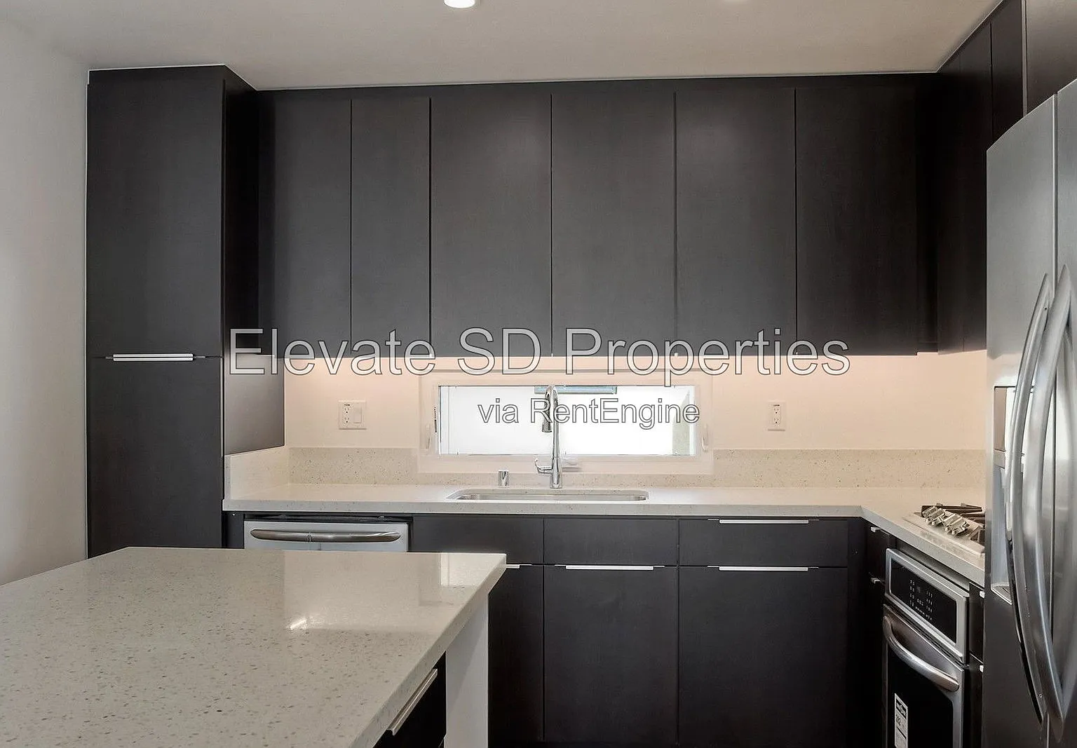3 bed, 3.5 bath, 1800 sqft, $4,995 — Photo 4
