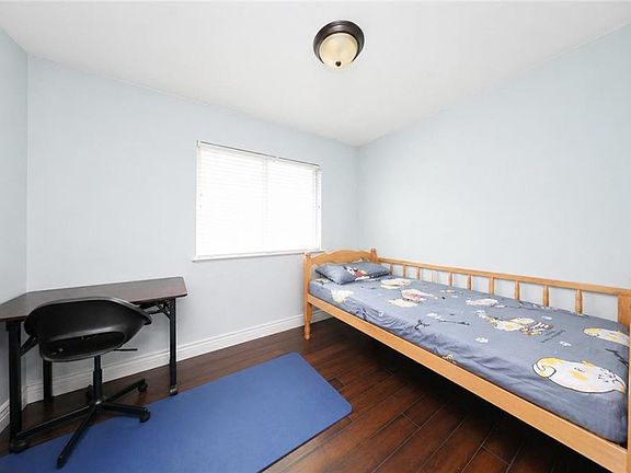 5th image of 21 Bentley Ln