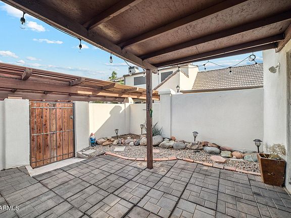 3rd image of 1157 E BELMONT Avenue