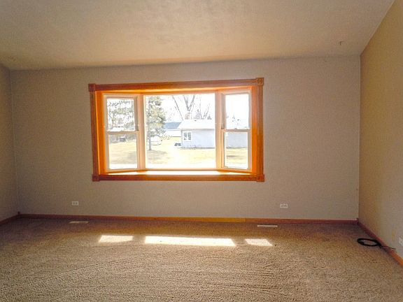 Alternate View of Living room with Great Sunlight