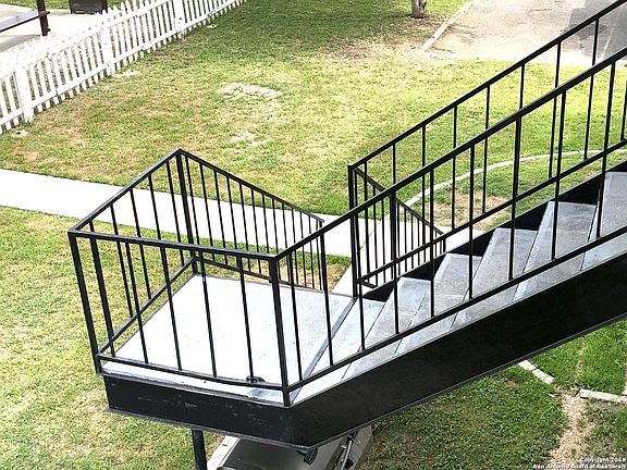5th image of 11014 Belair Dr APT 3