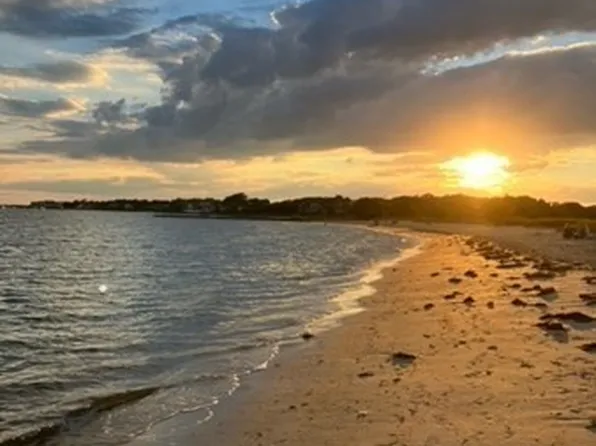 100 Dumont Dr, Barnstable, MA 02630