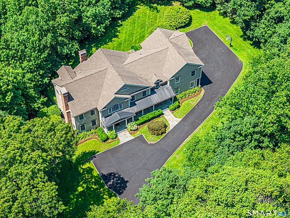 4th image of 14 Powder Horn Hill Road